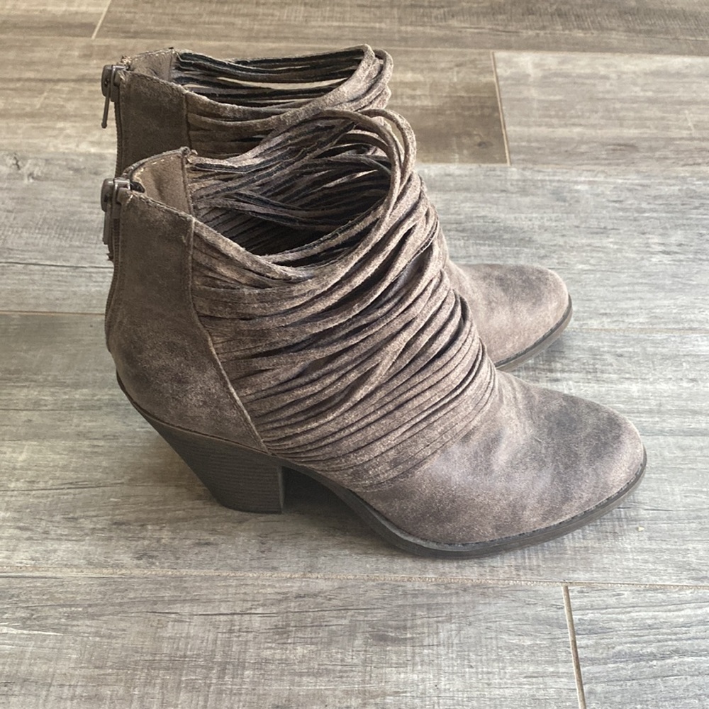 Fergalicious by Fergie distressed booties with zip up back. Size 8 / gently worn